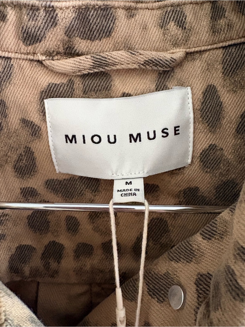 NWT Miou Muse Muted Leopard Denim Jacket
100% Cotton size Medium - Picture 4 of 7